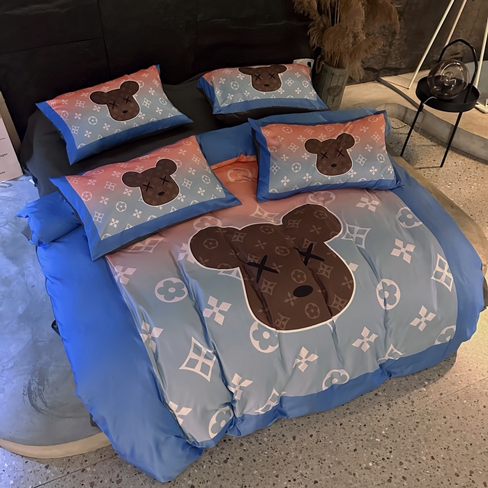 91家纺网 家纺一手货源 找家纺 丽斐纺织 2024新款双面进口冰丝数码印花四件套水洗真丝四件套 冰丝寻彩熊