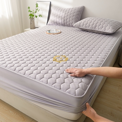 91家纺网 家纺一手货源 找家纺 （总）雅萱家纺 2024新款A类磨毛大豆防水床笠-菱格