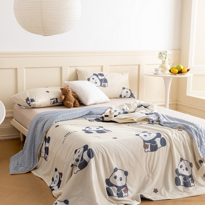 91家纺网 家纺一手货源 找家纺 绒梦里 2024新款有氨印花小凉皮凉感冰豆豆夏被小清新儿童夏凉被空调被熊宝