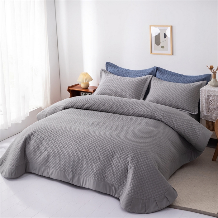 91家纺网 家纺一手货源 找家纺 优乐家纺2025新款全棉床盖三件套水洗纯棉夹棉绗缝加厚铺盖 皇宫灰