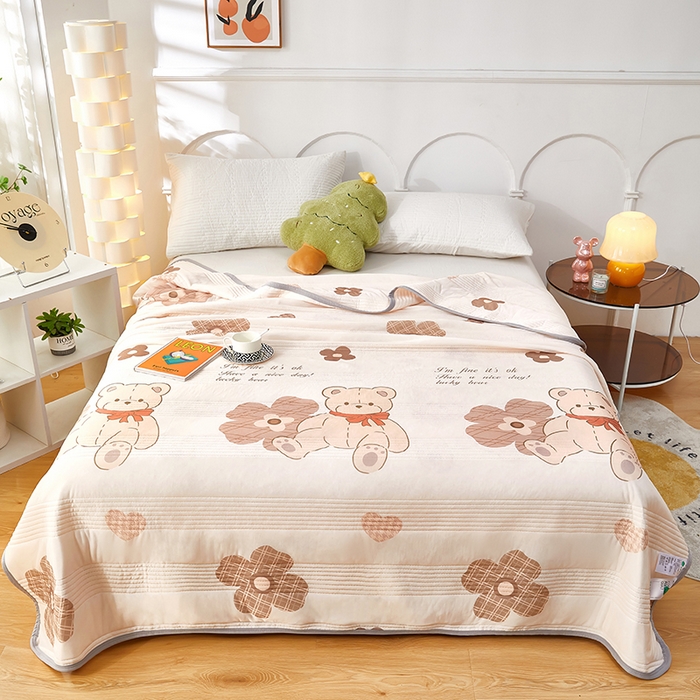 91家纺网 家纺一手货源 找家纺 牛魔王 2025新款冰丝凉感丝夏被 花朵熊-米