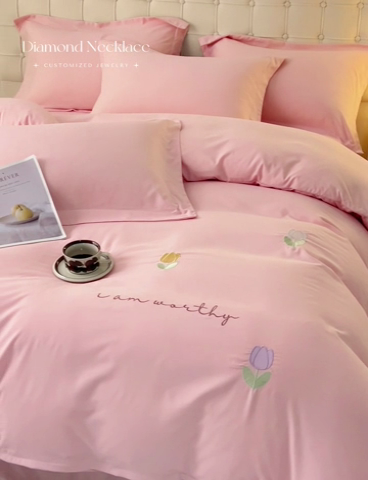 91家纺网 家纺一手货源 找家纺 闲鱼家纺 2025新款A类亲肤刺绣四件套春雅系列 郁金香-蜜桃