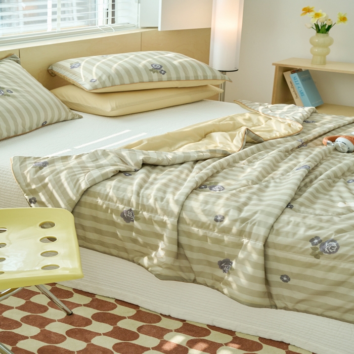 91家纺网 家纺一手货源 找家纺 吾诺家居 2024新款凉感冰柔丝印花夏被 绿玫瑰