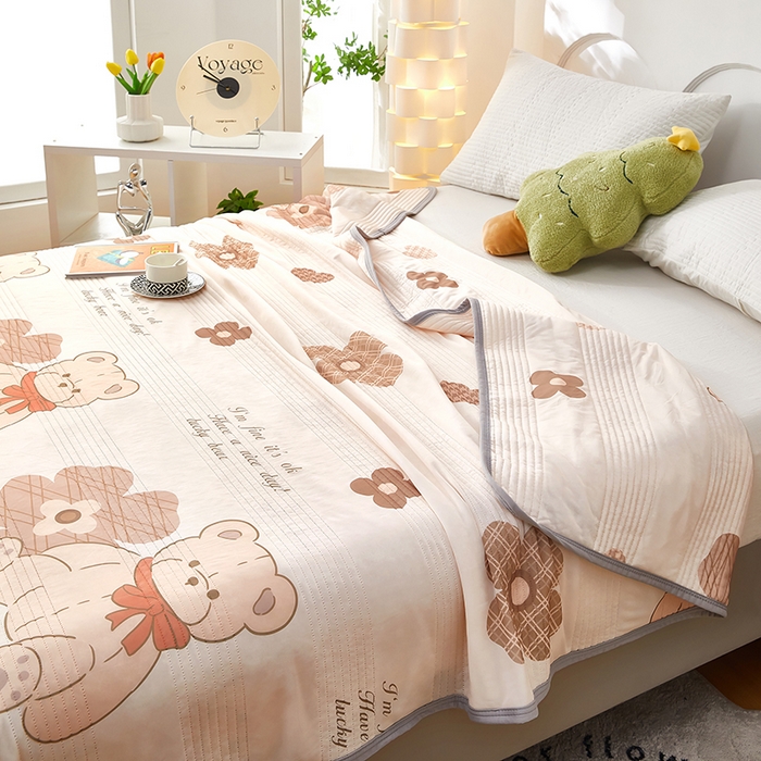 91家纺网 家纺一手货源 找家纺 牛魔王 2025新款冰丝凉感丝夏被 花朵熊-米