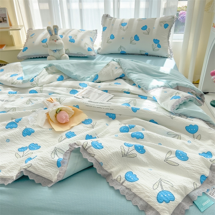 91家纺网 家纺一手货源 找家纺 丝幔家纺 2025新款泡泡棉花边夏被 蓝色妖姬