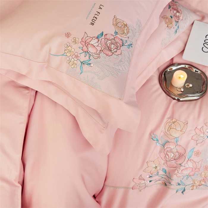 91家纺网 家纺一手货源 找家纺 红番天家居馆 全棉长绒棉刺绣四件套-艾伦系列 艾伦 美男粉