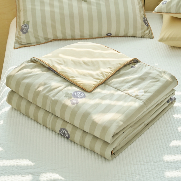 91家纺网 家纺一手货源 找家纺 吾诺家居 2024新款凉感冰柔丝印花夏被 绿玫瑰