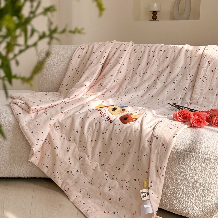 91家纺网 家纺一手货源 找家纺 洋铭区（原狠狠爱） 2024新款双层纱毛巾绣夏被 熊熊王子