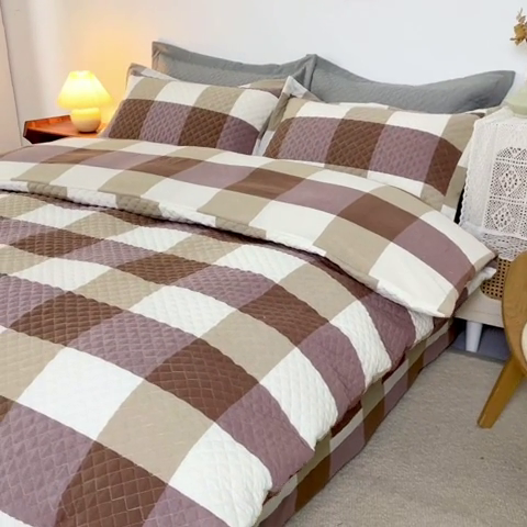 91家纺网 家纺一手货源 找家纺 优乐家纺 2025新款全棉水洗纯棉夹棉绗缝加厚四件套 咖大格