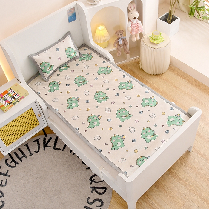 91家纺网 家纺一手货源 找家纺 萌宝家纺 2024新款A类7A抗菌儿童冰藤席卡通软席幼儿园冰丝席可定制 小恐龙