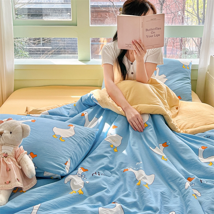 91家纺网 家纺一手货源 找家纺 古吉梦2024新款水洗棉小清新印花夏被被子被芯 夏被-开心鹅