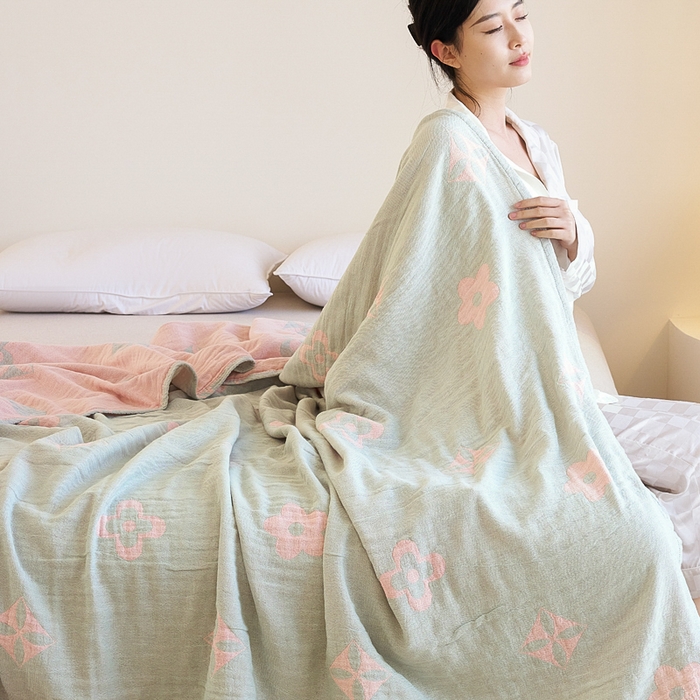 91家纺网 家纺一手货源 找家纺 棠薇家纺 2025新款A类全棉三层纱布毛巾被 三红花浅绿