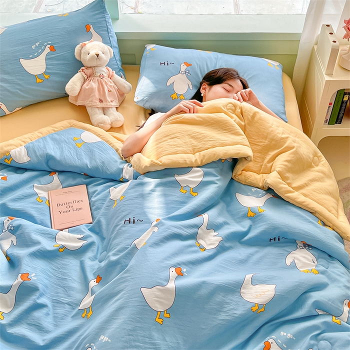 91家纺网 家纺一手货源 找家纺 古吉梦2024新款水洗棉小清新印花夏被被子被芯 夏被-开心鹅