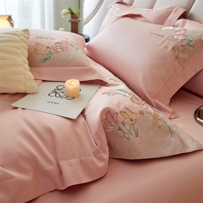 91家纺网 家纺一手货源 找家纺 红番天家居馆 全棉长绒棉刺绣四件套-艾伦系列 艾伦 美男粉