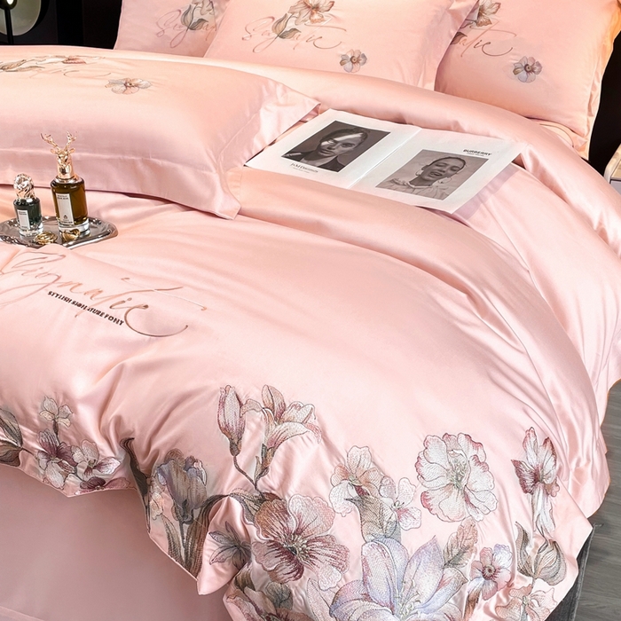 91家纺网 家纺一手货源 找家纺 红番天家居 2025新款全棉贡缎刺绣四件套-繁花系列 初恋粉