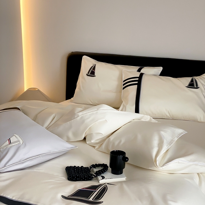 91家纺网 家纺一手货源 找家纺 MIU缪家居-2024新款100支全棉四件套-航海日记 黑珍珠号（白）