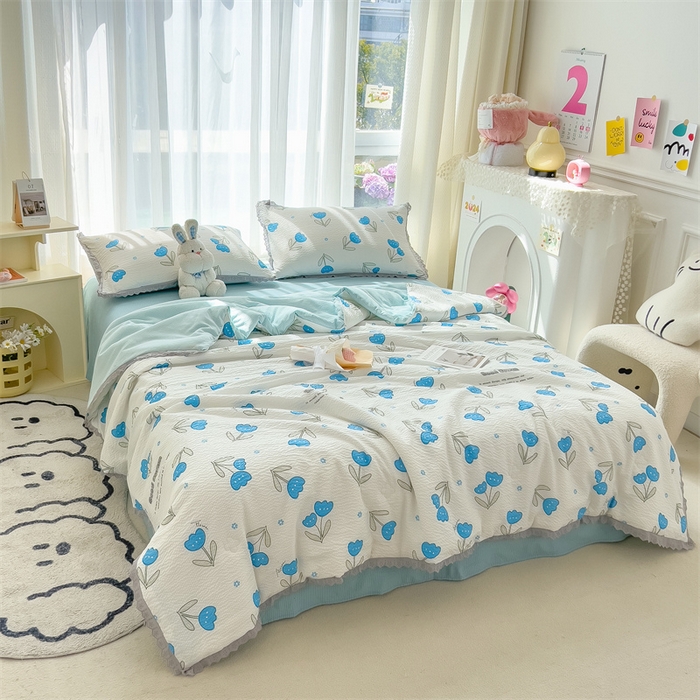 91家纺网 家纺一手货源 找家纺 丝幔家纺 2025新款泡泡棉花边夏被 蓝色妖姬