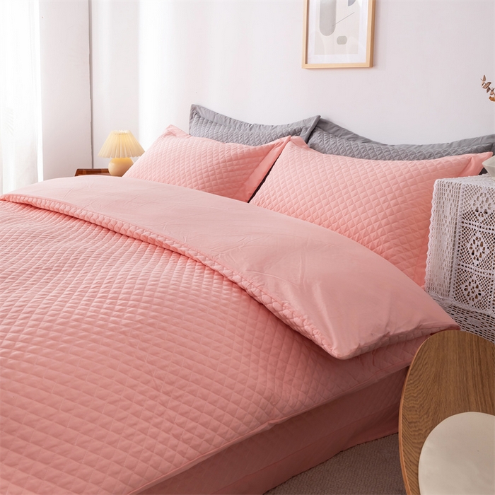 91家纺网 家纺一手货源 找家纺 优乐家纺 2025新款全棉四件套水洗纯棉夹棉绗缝加厚被罩 爱情粉