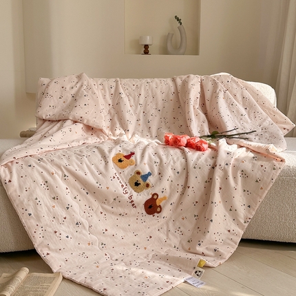 91家纺网 家纺一手货源 找家纺 洋铭区（原狠狠爱） 2024新款双层纱毛巾绣夏被 熊熊王子