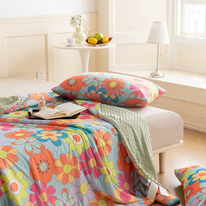 91家纺网 家纺一手货源 找家纺 绒梦里 2024新款有氨印花小凉皮凉感冰豆豆夏被小清新儿童夏凉被空调被七彩花儿