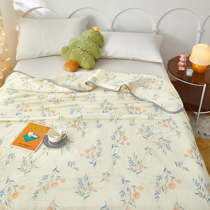 91家纺网 家纺一手货源 找家纺 牛魔王 2025新款冰丝凉感丝夏被 草木纷飞-黄