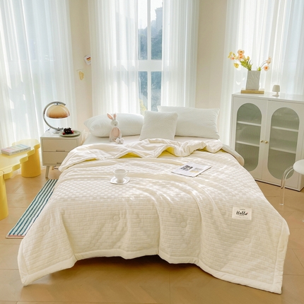 91家纺网 家纺一手货源 找家纺 花言狐语 2025新款水洗华夫格宽包边大豆夏被 饼干花-奶白