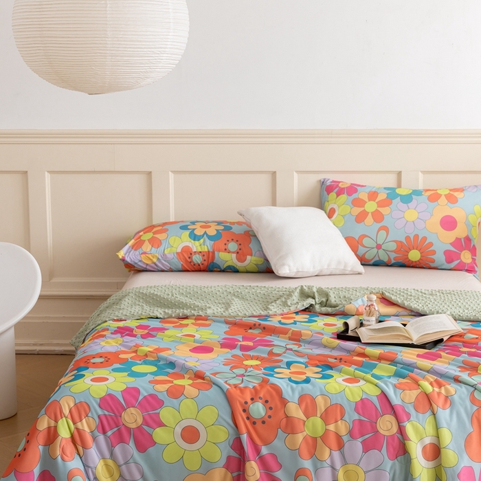 91家纺网 家纺一手货源 找家纺 绒梦里 2024新款有氨印花小凉皮凉感冰豆豆夏被小清新儿童夏凉被空调被七彩花儿