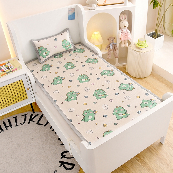 91家纺网 家纺一手货源 找家纺 萌宝家纺 2024新款A类7A抗菌儿童冰藤席卡通软席幼儿园冰丝席可定制 小恐龙