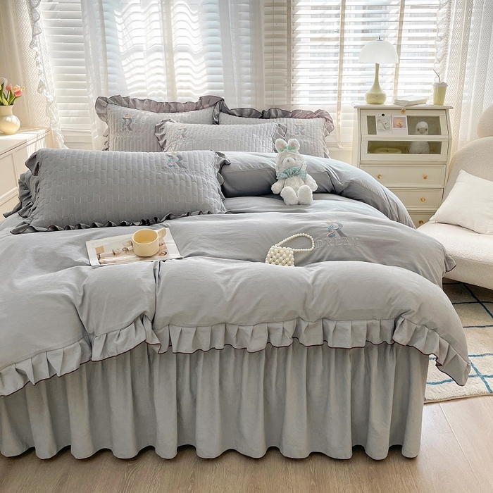 91家纺网 家纺一手货源 找家纺 家之硕 2024新款春秋款靓丝棉床裙款四件套 月光灰