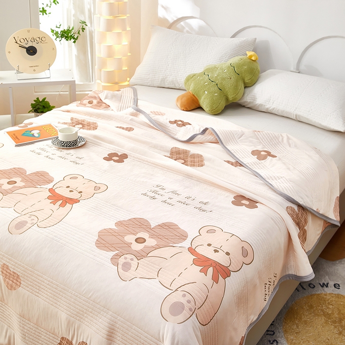 91家纺网 家纺一手货源 找家纺 牛魔王 2025新款冰丝凉感丝夏被 花朵熊-米