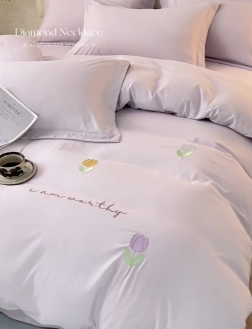 91家纺网 家纺一手货源 找家纺 闲鱼家纺 2025新款A类亲肤刺绣四件套春雅系列 郁金香-雪青