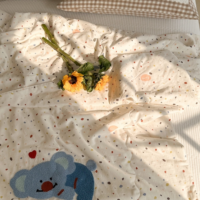 91家纺网 家纺一手货源 找家纺 洋铭区（原狠狠爱） 2024新款双层纱毛巾绣夏被 可爱考拉