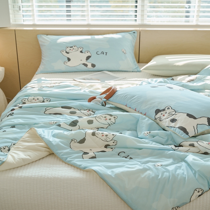91家纺网 家纺一手货源 找家纺 吾诺家居 2024新款凉感冰柔丝印花夏被 蓝底猫