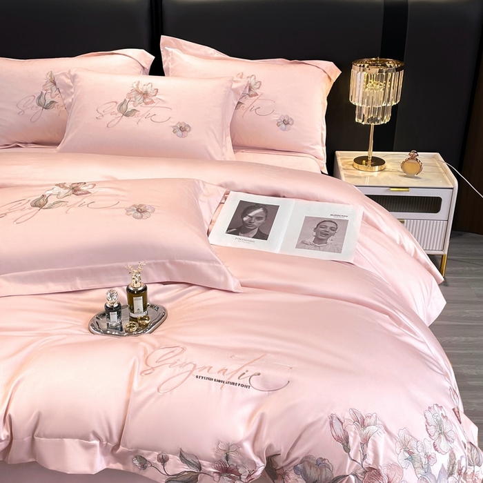 91家纺网 家纺一手货源 找家纺 红番天家居 2025新款全棉贡缎刺绣四件套-繁花系列 初恋粉