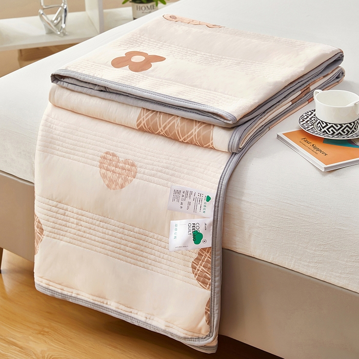 91家纺网 家纺一手货源 找家纺 牛魔王 2025新款冰丝凉感丝夏被 花朵熊-米