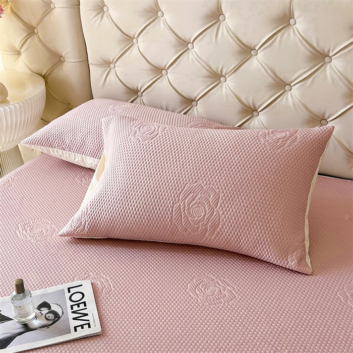 91家纺网 家纺一手货源 找家纺 恒爱A类冰丝豆豆床裙款国色天香系列凉席 粉玉