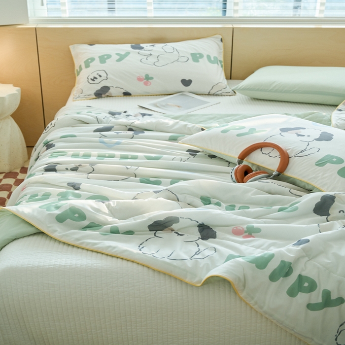 91家纺网 家纺一手货源 找家纺 吾诺家居 2024新款凉感冰柔丝印花夏被 酷狗绿