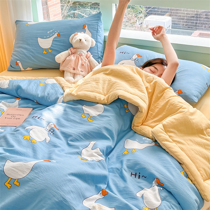 91家纺网 家纺一手货源 找家纺 古吉梦2024新款水洗棉小清新印花夏被被子被芯 夏被-开心鹅