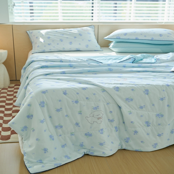 91家纺网 家纺一手货源 找家纺 吾诺家居 2024新款凉感冰柔丝印花夏被 蓝玫瑰