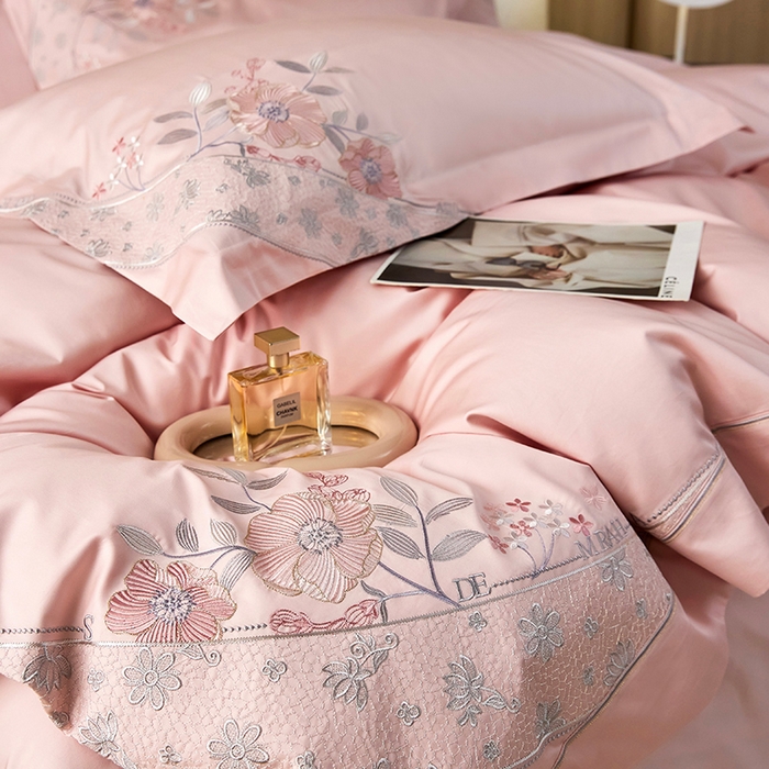 91家纺网 家纺一手货源 找家纺 红番天家居馆 2025新款长绒棉全棉绣花四件套--花间意境系列 美男粉