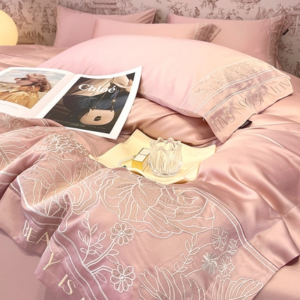 91家纺网 家纺一手货源 找家纺  2024新款Ａ类母婴级凉感真丝夏季裸睡丝滑床单床笠轻奢风刺绣四件套 伴夏-蜜豆红