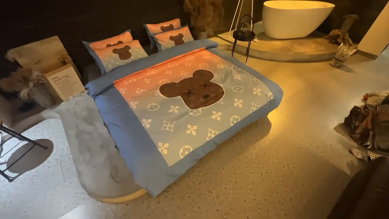 91家纺网 家纺一手货源 找家纺 丽斐纺织 2024新款双面进口冰丝数码印花四件套水洗真丝四件套 冰丝寻彩熊