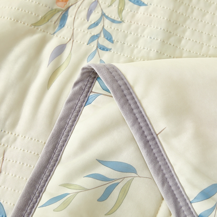 91家纺网 家纺一手货源 找家纺 牛魔王 2025新款冰丝凉感丝夏被 草木纷飞-黄