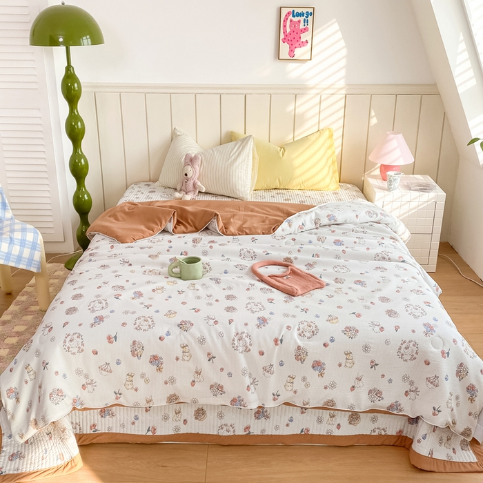 91家纺网 家纺一手货源 找家纺 羋多家纺 2024新款麻绳印花小米棉夏被云感泡芙棉被子泡泡纱单夏被（另有单独床盖）爱丽丝花园