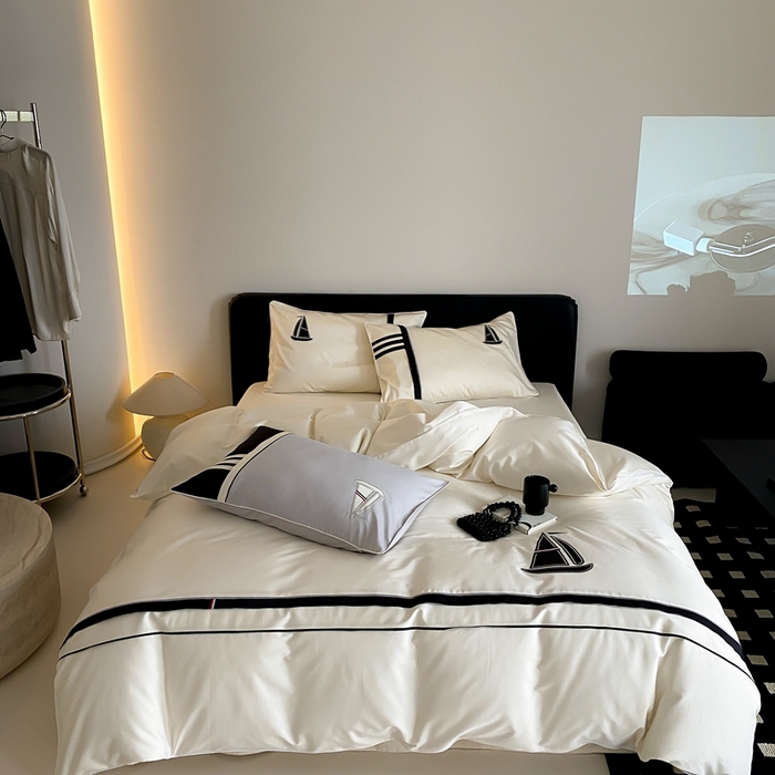 91家纺网 家纺一手货源 找家纺 MIU缪家居-2024新款100支全棉四件套-航海日记 黑珍珠号（白）