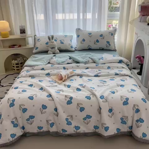 91家纺网 家纺一手货源 找家纺 丝幔家纺 2025新款泡泡棉花边夏被 蓝色妖姬