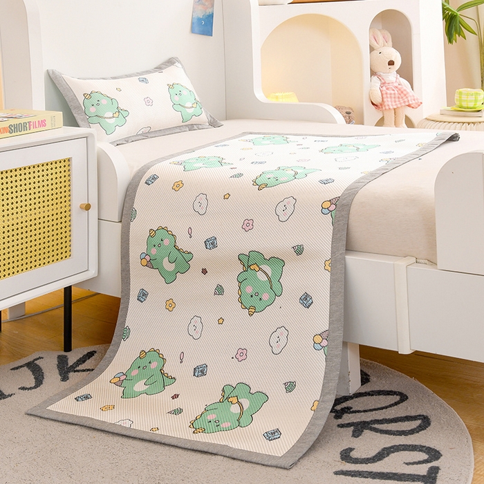 91家纺网 家纺一手货源 找家纺 萌宝家纺 2024新款A类7A抗菌儿童冰藤席卡通软席幼儿园冰丝席可定制 小恐龙