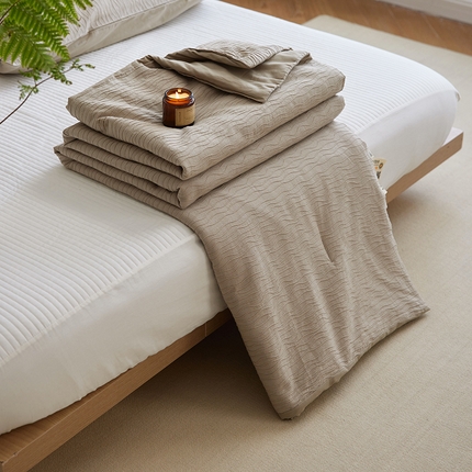 91家纺网 家纺一手货源 找家纺 （总）风向标家纺 2024新款全棉立体提花波纹纱夏被夏被三件套