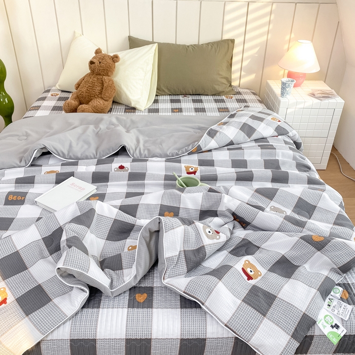 91家纺网 家纺一手货源 找家纺 羋多家纺 2024新款麻绳印花小米棉夏被云感泡芙棉被子泡泡纱单夏被（另有单独床盖）灰格小熊