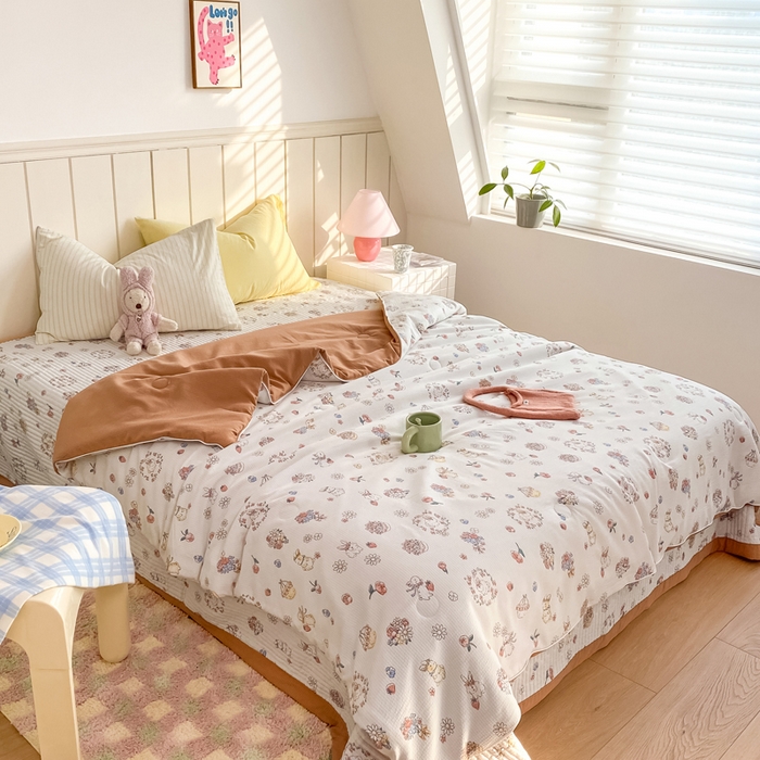 91家纺网 家纺一手货源 找家纺 羋多家纺 2024新款麻绳印花小米棉夏被云感泡芙棉被子泡泡纱单夏被（另有单独床盖）爱丽丝花园